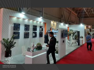 طراحی و اجرای غرفه نمایشگاهی شرکت ادیب2 توسط گروه غرفه‌سازی آرسا