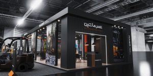غرفه نصرماشین در نمایشگاه صنعت و معدن با نمایش ماشین‌آلات سنگین پیشرفته.