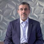 عکس قدیمی از دوچرخه سواری محمود احمدی نژاد با تیپ متفاوت